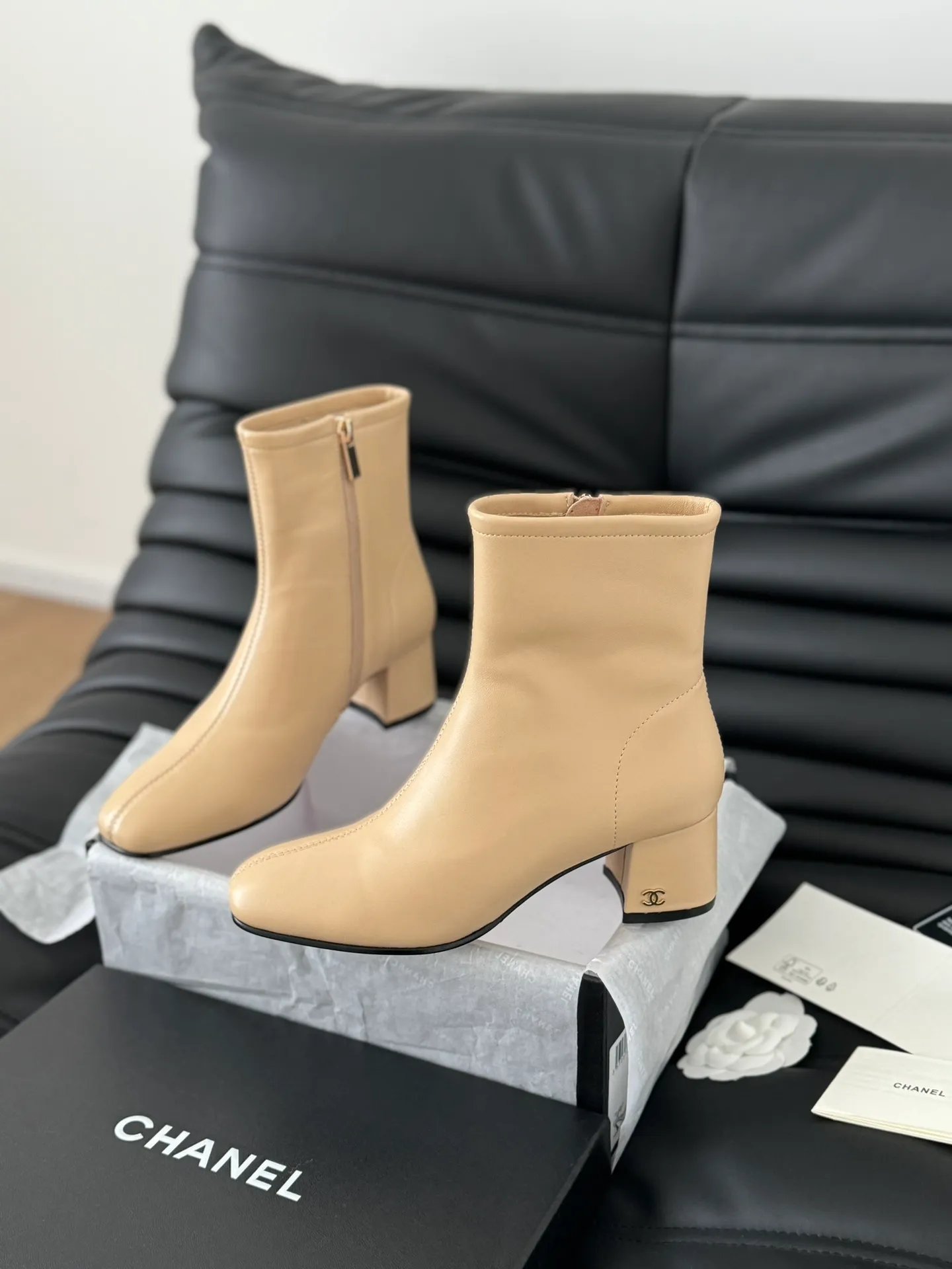 👟👟Ex-factory price 640👟👟 Purchasing-grade Chanel classic new stretch boots series! The leather texture is super good, and the upper is delicate ~ Calfskin upper, sheepskin lining, original outsole! Size:35-39 Other sizes are determined